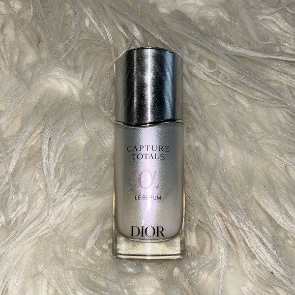 Dior Capture Totale Anti-Aging Serum - Picture 1 of 6